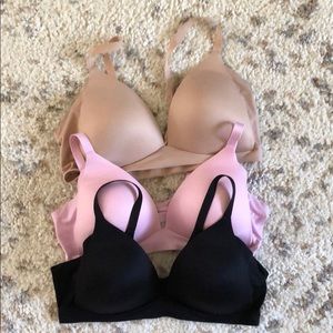 Wireless, stretchy Aerie bras 💕